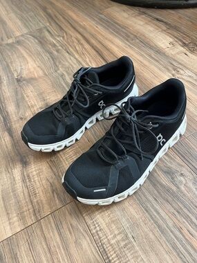 On Cloud Cloud Running Shoes